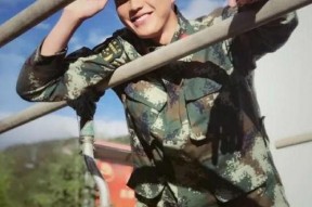 娱乐吃瓜酱当兵的气势